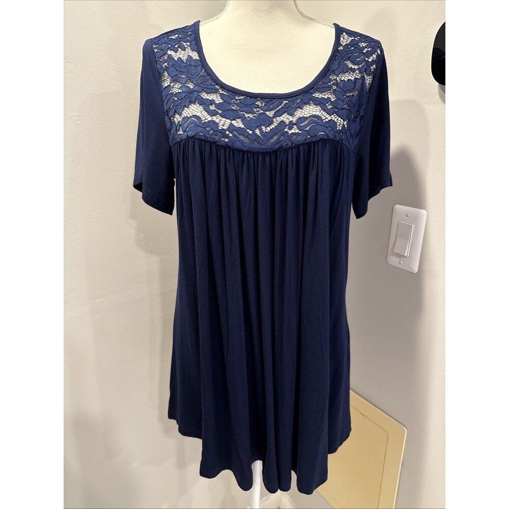 BISHUIGE Short Sleeve Top Size Large Navy Blue Lace Detail Round Neck NWT